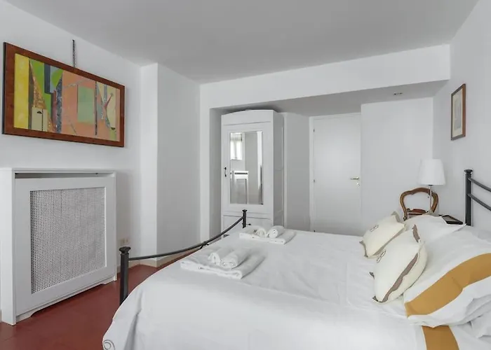 Discover The Pantheon From The Berardi Studio Flat